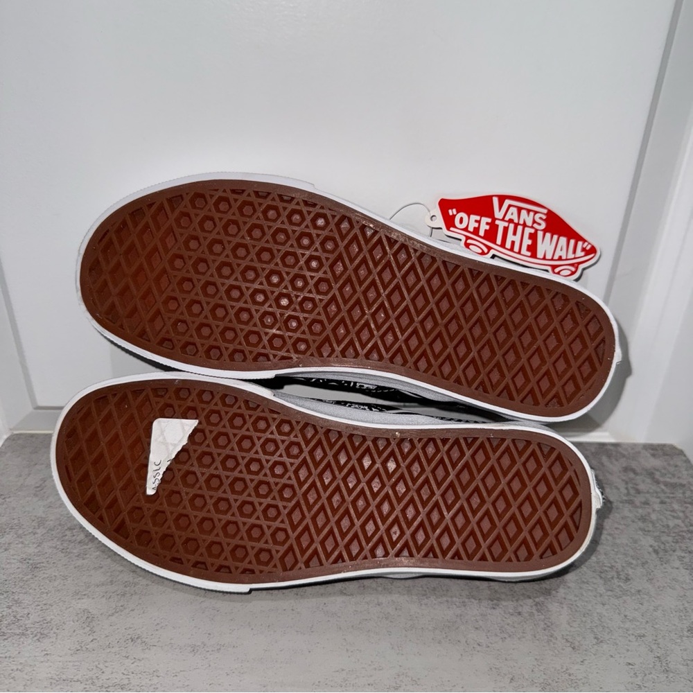 Black & White Vans - 4.5 Men / 6 Women - Picture 6 of 7